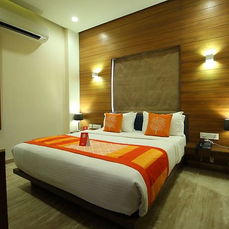 Oyo 8992 Hotel Kyra อาเมดาบัด ภายนอก รูปภาพ