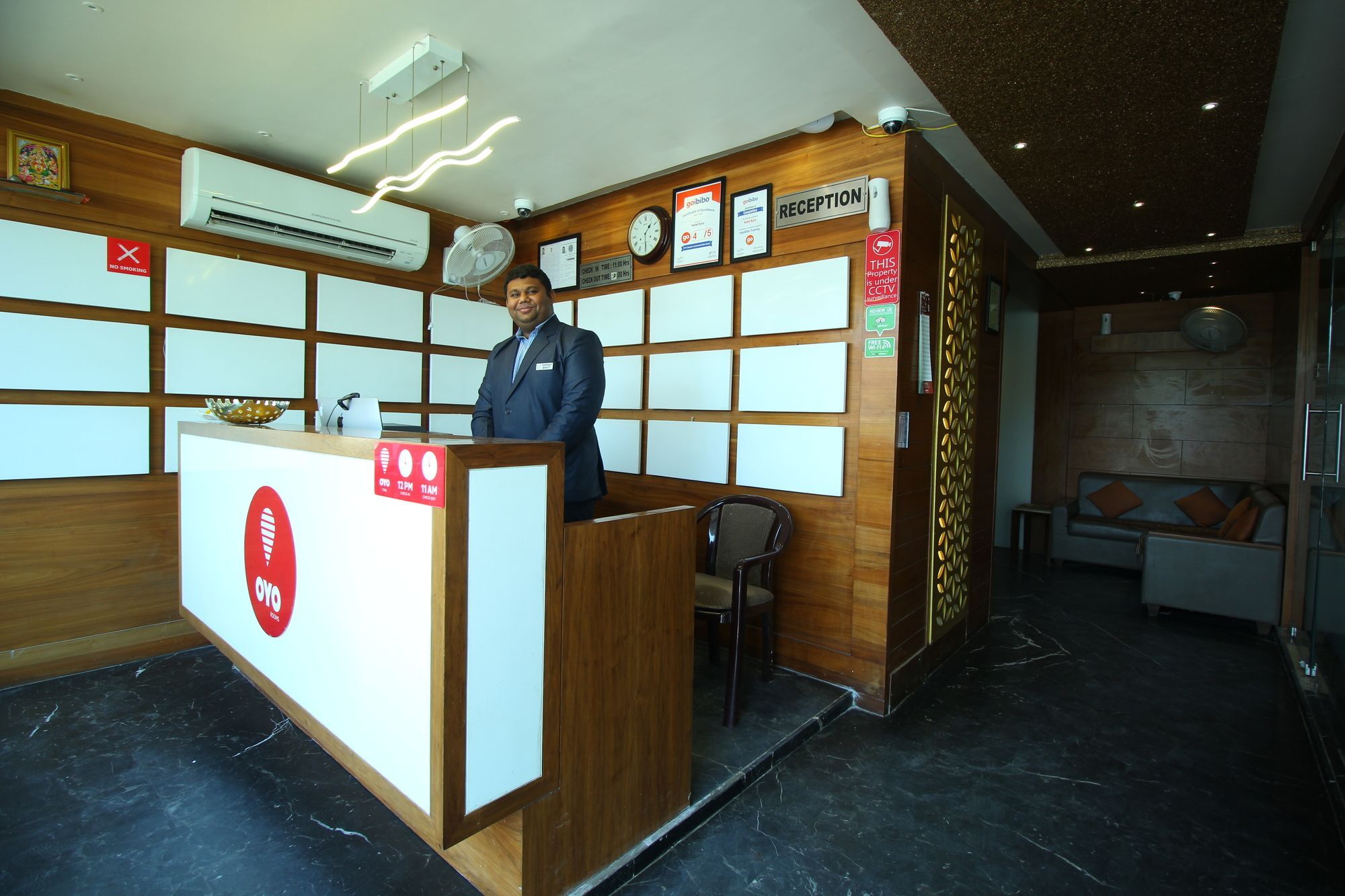 Oyo 8992 Hotel Kyra อาเมดาบัด ภายนอก รูปภาพ
