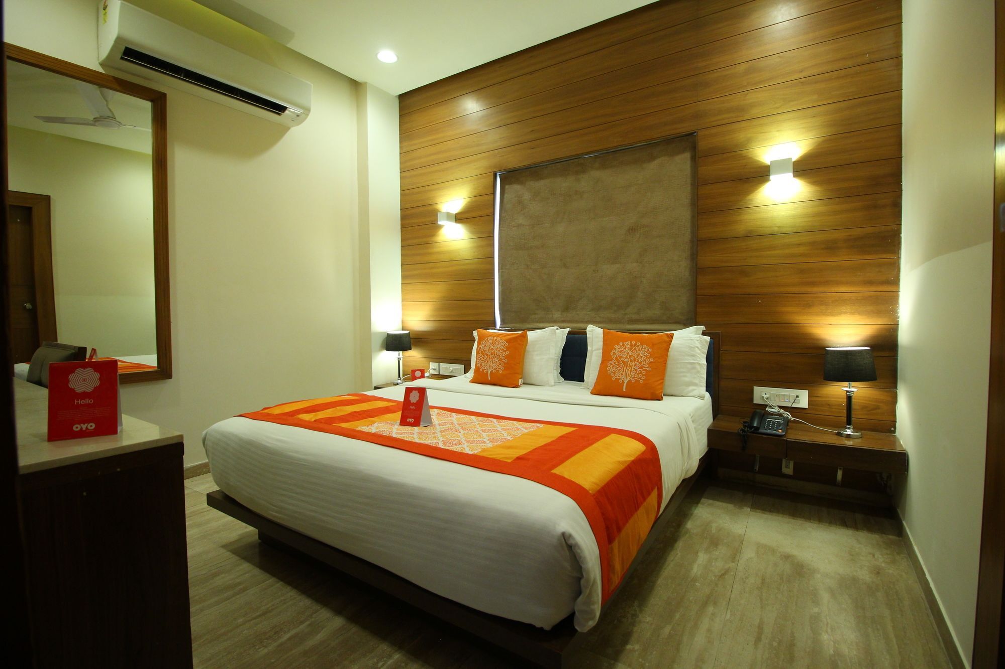 Oyo 8992 Hotel Kyra อาเมดาบัด ภายนอก รูปภาพ