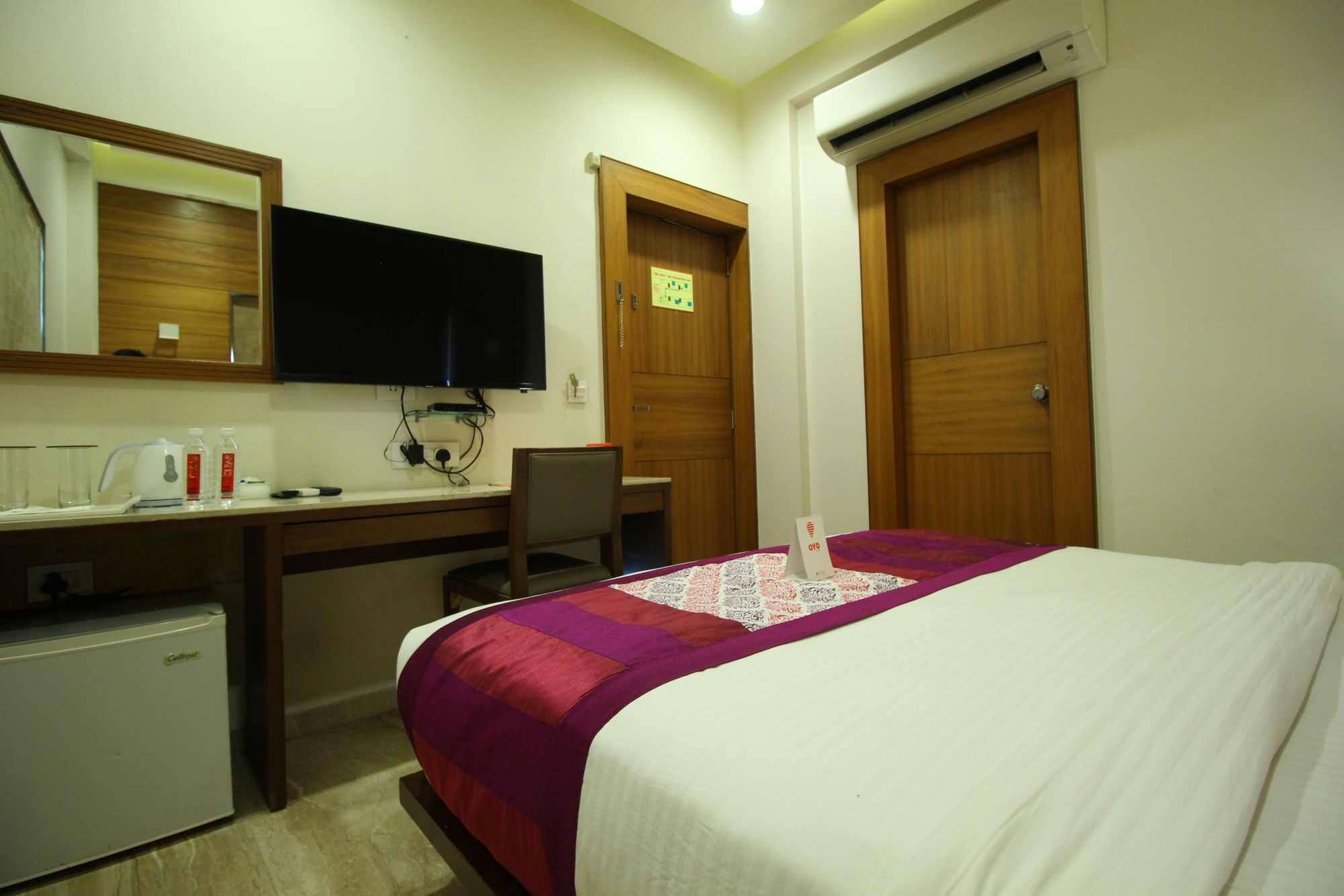 Oyo 8992 Hotel Kyra อาเมดาบัด ภายนอก รูปภาพ