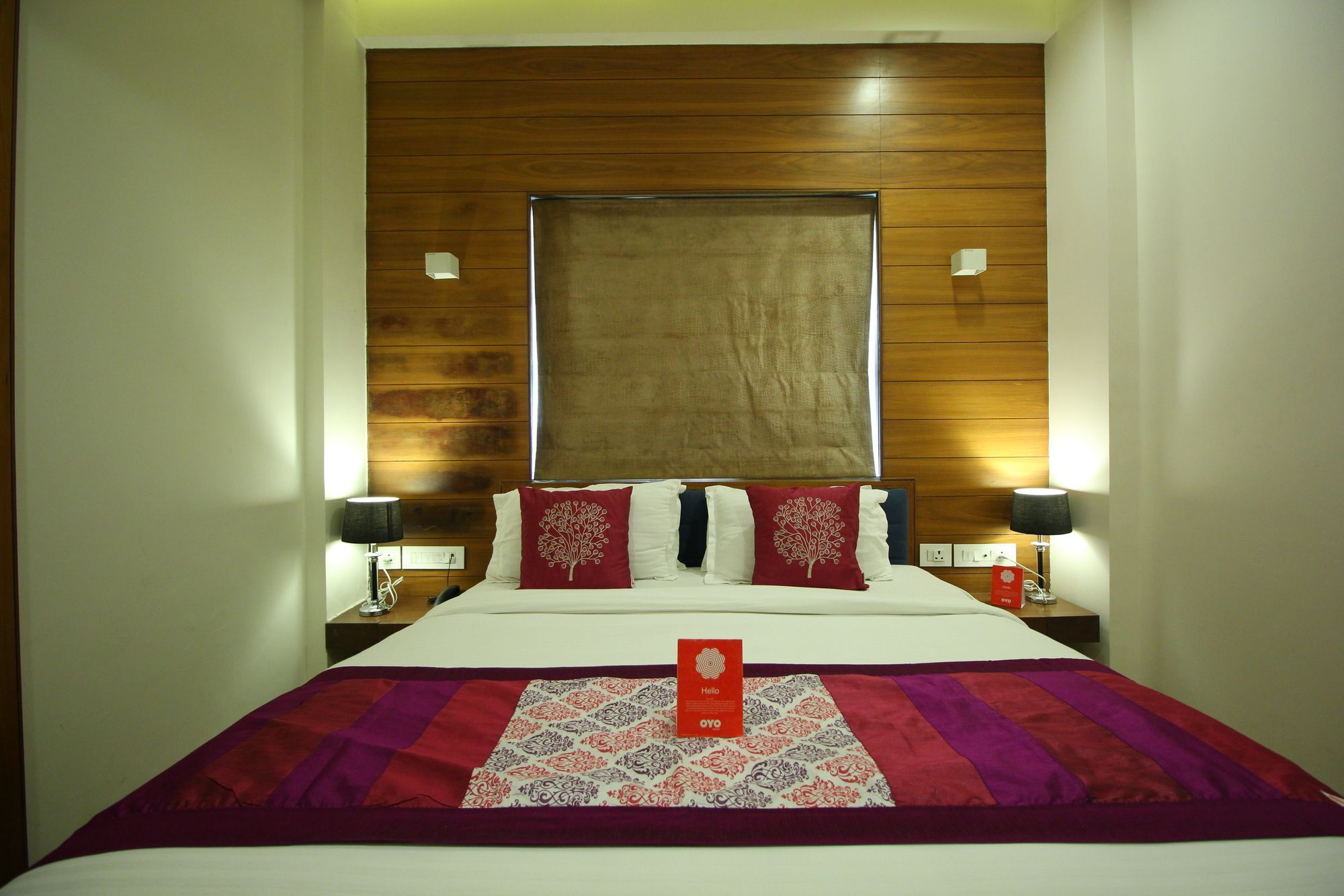 Oyo 8992 Hotel Kyra อาเมดาบัด ภายนอก รูปภาพ
