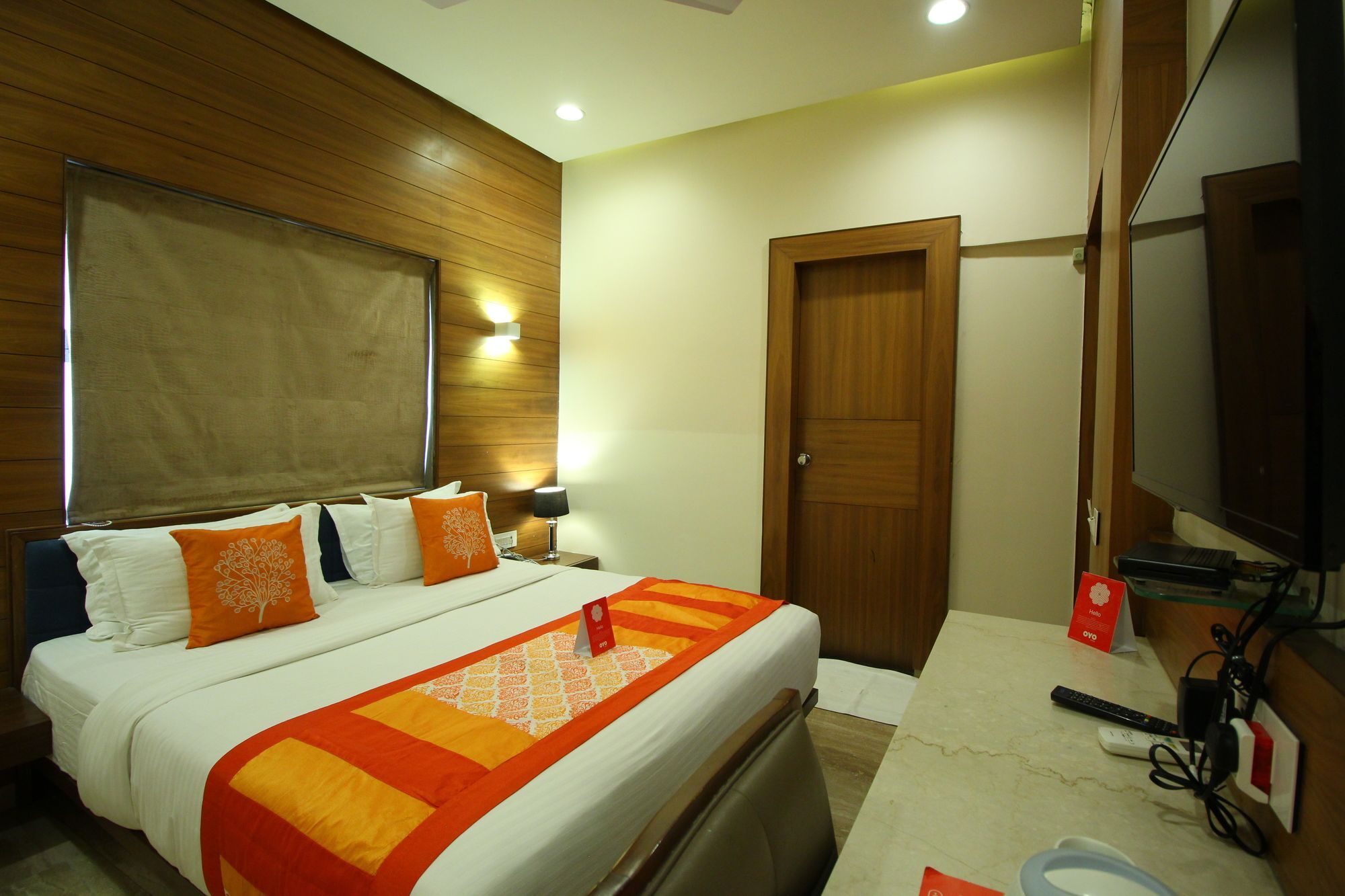 Oyo 8992 Hotel Kyra อาเมดาบัด ภายนอก รูปภาพ