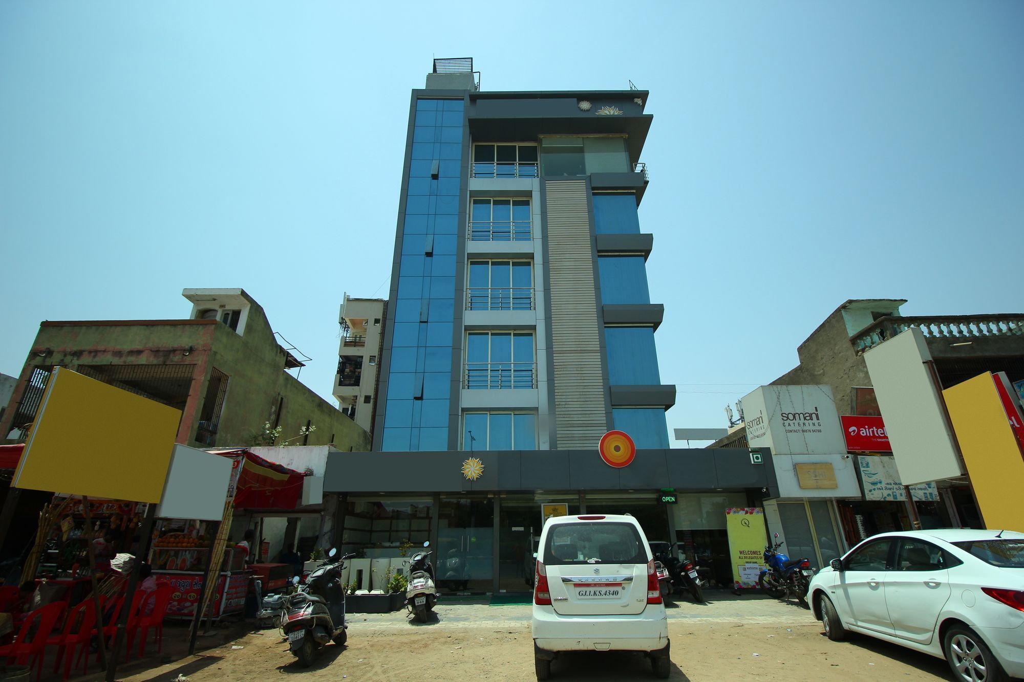 Oyo 8992 Hotel Kyra อาเมดาบัด ภายนอก รูปภาพ