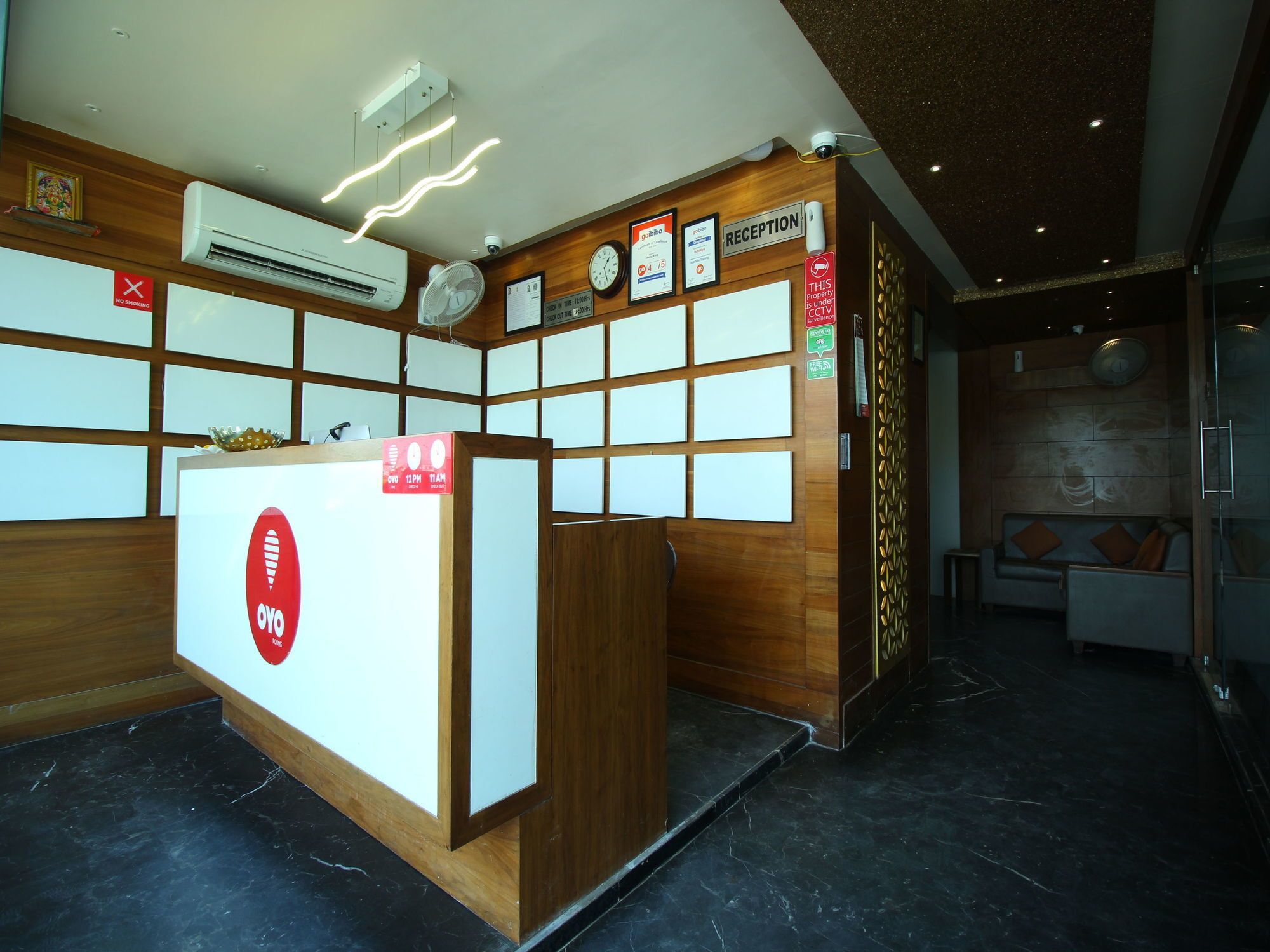 Oyo 8992 Hotel Kyra อาเมดาบัด ภายนอก รูปภาพ