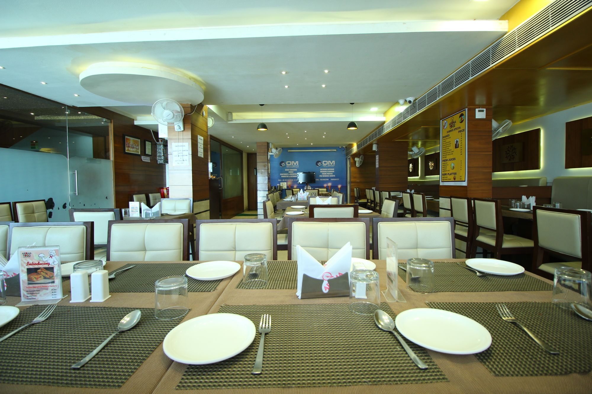 Oyo 8992 Hotel Kyra อาเมดาบัด ภายนอก รูปภาพ