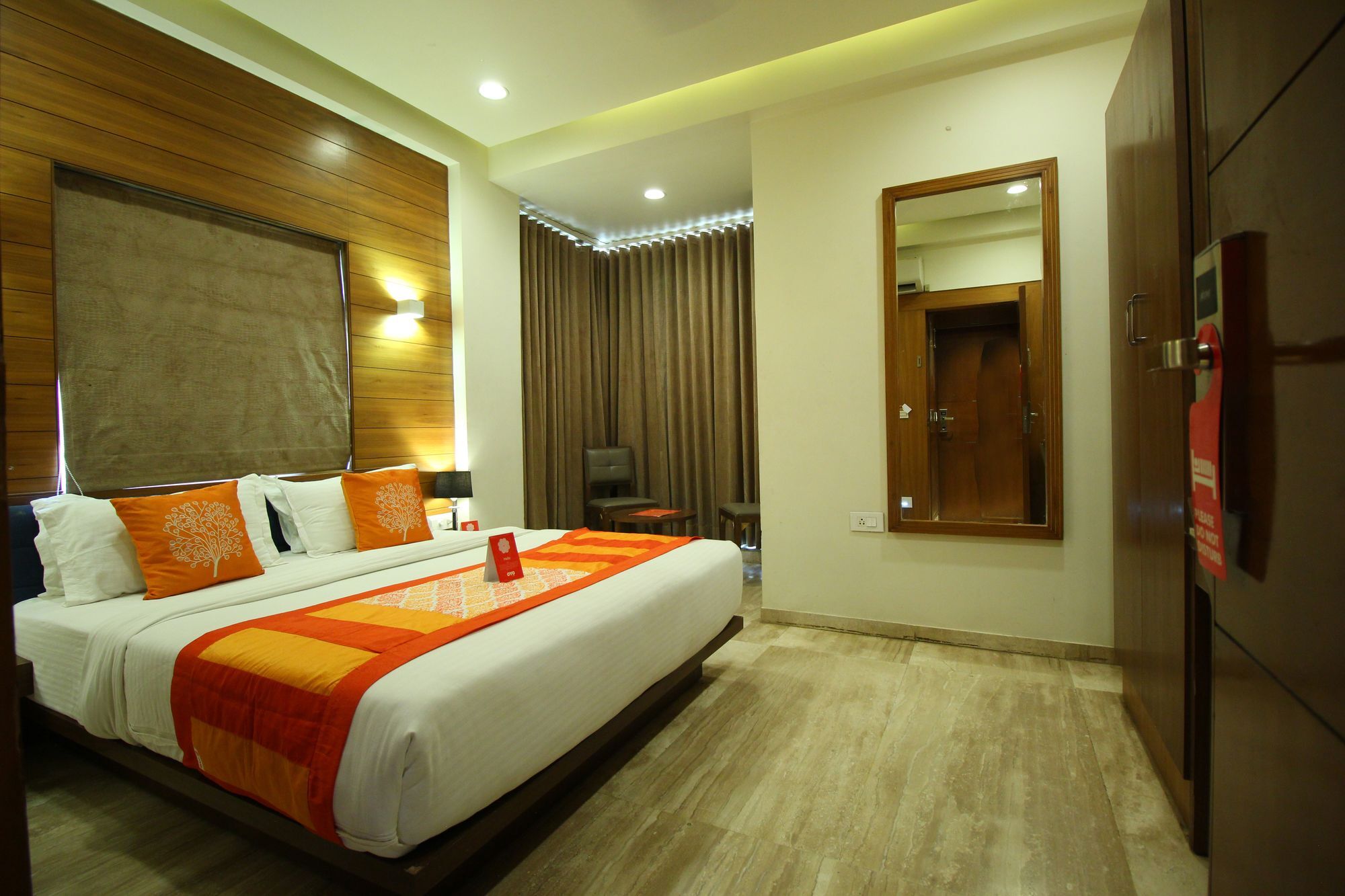 Oyo 8992 Hotel Kyra อาเมดาบัด ภายนอก รูปภาพ