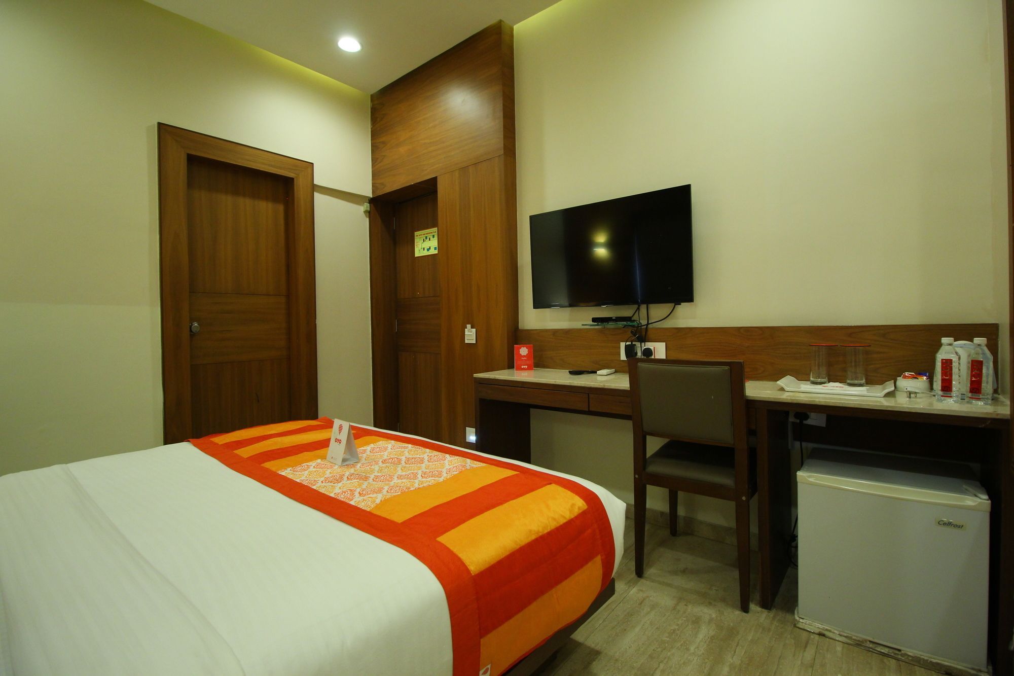 Oyo 8992 Hotel Kyra อาเมดาบัด ภายนอก รูปภาพ