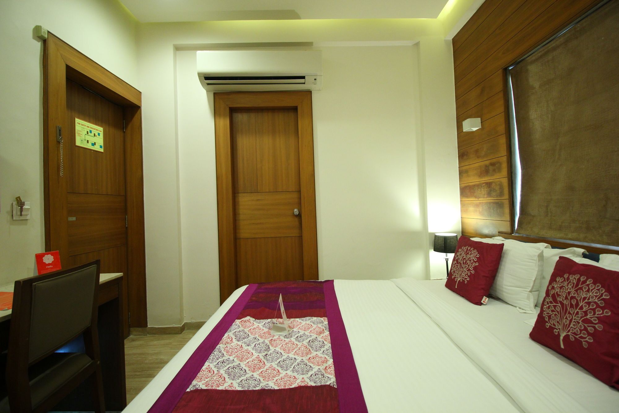 Oyo 8992 Hotel Kyra อาเมดาบัด ภายนอก รูปภาพ